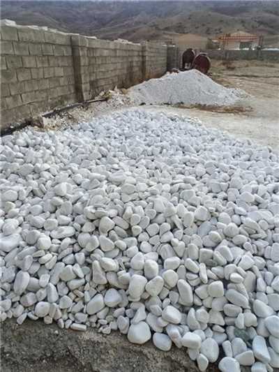 تولید و توزیع انواع خاک زمین بازی و قلوه سنگ در اصفهان